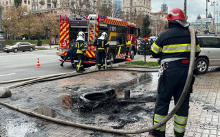 У Києві поліція затримала чоловіка, який підпалив шини на Хрещатику