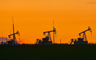 Держкомпанії Китаю призупинили закупівлі російської нафти через санкції США — Reuters