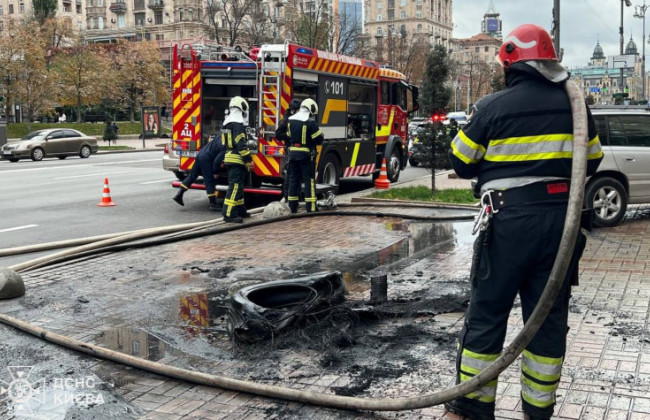 В Киеве полиция задержала мужчину, который поджег шины на Крещатике