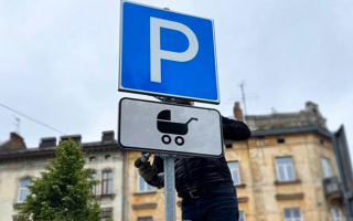 На парковках появятся паркоместа для семей с детьми до 3 лет, — Рада проголосовала законопроект