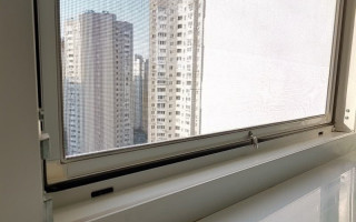 Жінка не змогла довести недоліки монтажу москітних сіток у суді — деталі справи