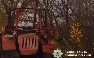 На Харківщині окупанти вдарили FPV-дроном по трактору — є жертва