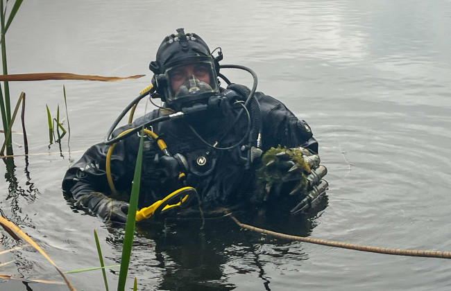 В Киевской области рыбаки «поймали» в водоеме артиллерийские снаряды — фото