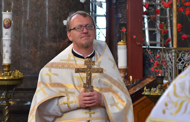 Священника, який працював з українськими біженцями у Фінляндії, звільнили через зв’язки з РФ