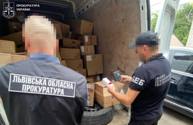 Контрабанда на 17 млн грн — на Львовщине телефоны и парфюмерию перевозили под видом колбасных изделий
