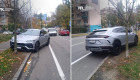 В Киеве наказали водителя Porsche, который припарковал авто на зеленой зоне и велодорожке, фото