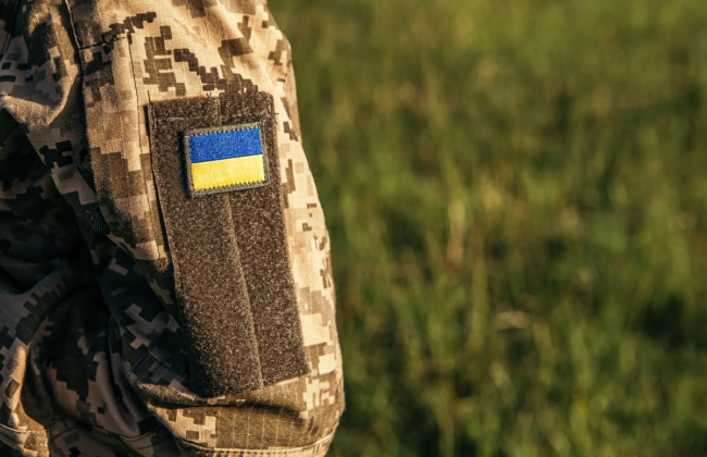 У Тернополі чоловік обіцяв «вивезти» військового з навчального центру без статусу СЗЧ за $12 тисяч