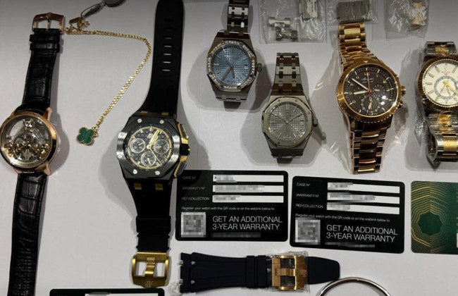 Часы стоимостью до 3 млн грн, подвески, браслеты контрабандисты из Киева пытались вывезти в Варшаву