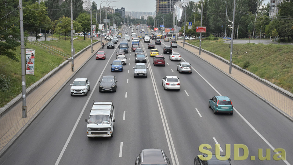 В Киеве перекрыли движение транспорта на нескольких улицах после ракетного удара