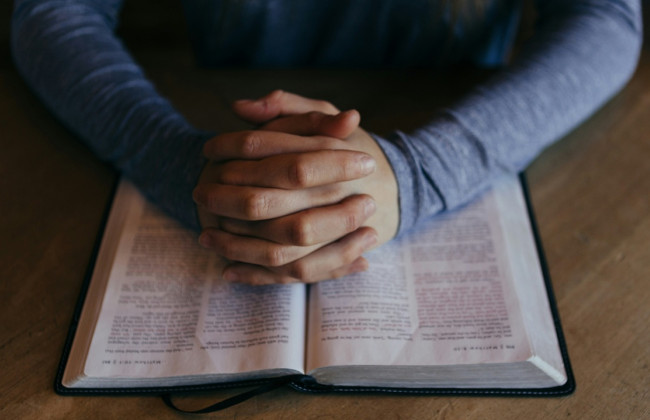 У Бразилії затримали шахраїв, які продавали «чудодійні молитви» від штучного інтелекту