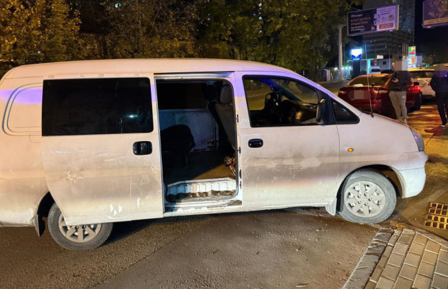 В Одессе пьяный полицейский разбил пистолетом окно автомобиля ТЦК — ГБР начало расследование