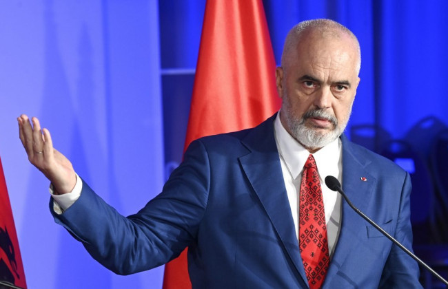 Премьер Албании заявил, что первая в мире ИИ-министр «беременна 83 детьми»