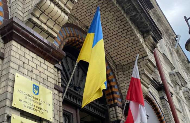 В Перемышле в пятый раз за год сорвали украинский флаг с консульства