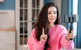 В Китае блогеры теперь обязаны показывать свои дипломы, если они говорят о финансах, медицине, праве или образовании