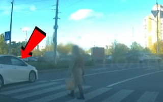 У Києві покарали водія Toyota, який не пропустив пішохода — відео