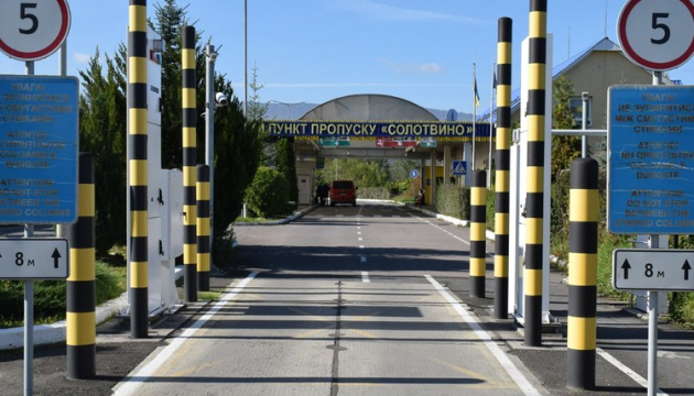 Румыния на месяц перекрыла движение по мосту через Тису на границе с Украиной