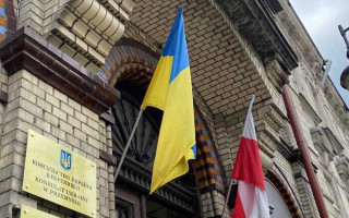 У Перемишлі вп’яте за рік зірвали український прапор із консульства