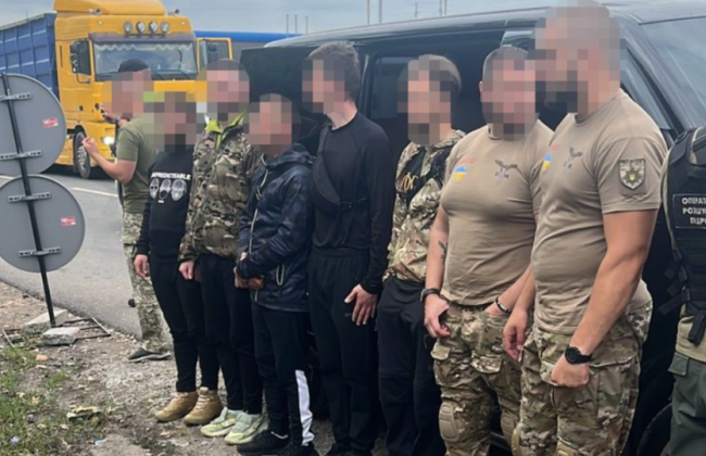 У Києві судитимуть експоліцейського, який за 6 тисяч євро перевозив ухилянтів до кордону під виглядом спецпризначенців