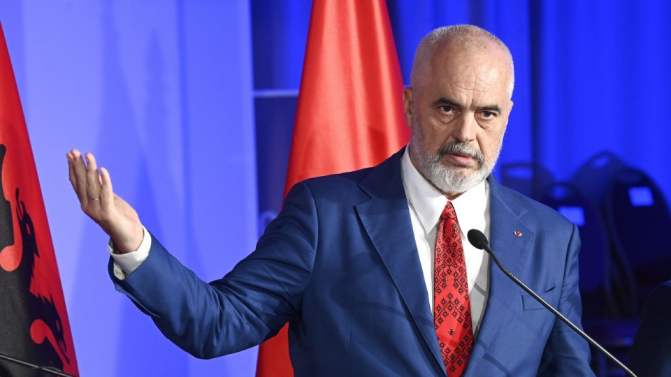 Прем'єр Албанії заявив, що перша у світі ШІ-міністерка «вагітна 83 дітьми»