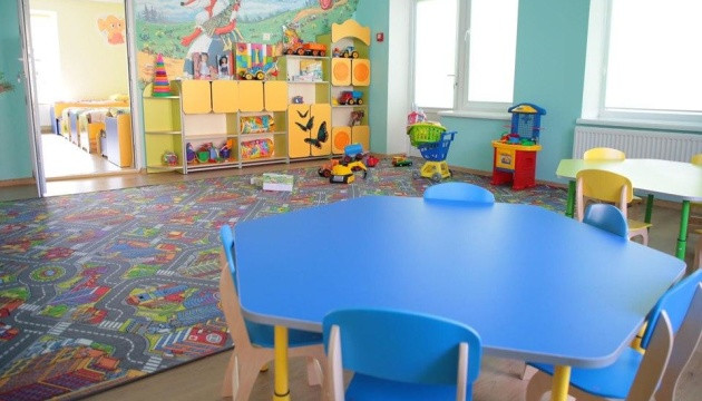 Детей заставляли приседать и держать руки над головой за непослушание – в Одессе проверяют детский сад