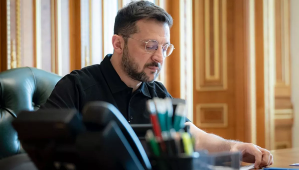 Зеленський доручив Шмигалю розпочати експорт зброї з листопада