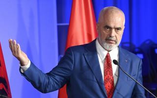 Премьер Албании заявил, что первая в мире ИИ-министр «беременна 83 детьми»