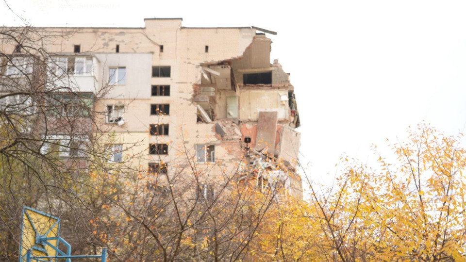 Вибух у багатоповерхівці у Хмельницькому зніс кілька поверхів – що відомо, фото