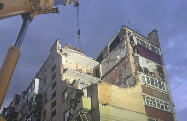 Взрыв в многоэтажке в Хмельницком — под завалами дома нашли тела двух человек