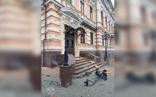 В Херсоне из-за обстрелов повреждено здание суда, фото