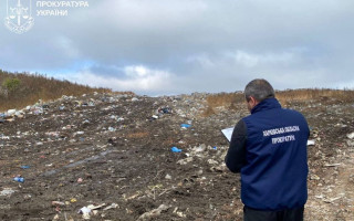 В пригороде Харькова три года сбрасывали бытовой мусор: руководителя КП будут судить за 1,2 млн грн ущерба окружающей среде
