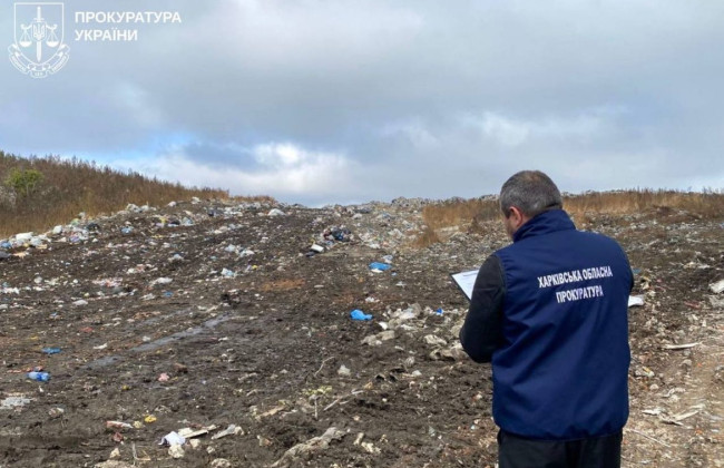 В пригороде Харькова три года сбрасывали бытовой мусор: руководителя КП будут судить за 1,2 млн грн ущерба окружающей среде