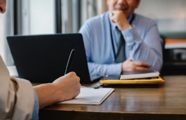 В Гоструда разъяснили, может ли работодатель отозвать работника из отпуска без сохранения зарплаты