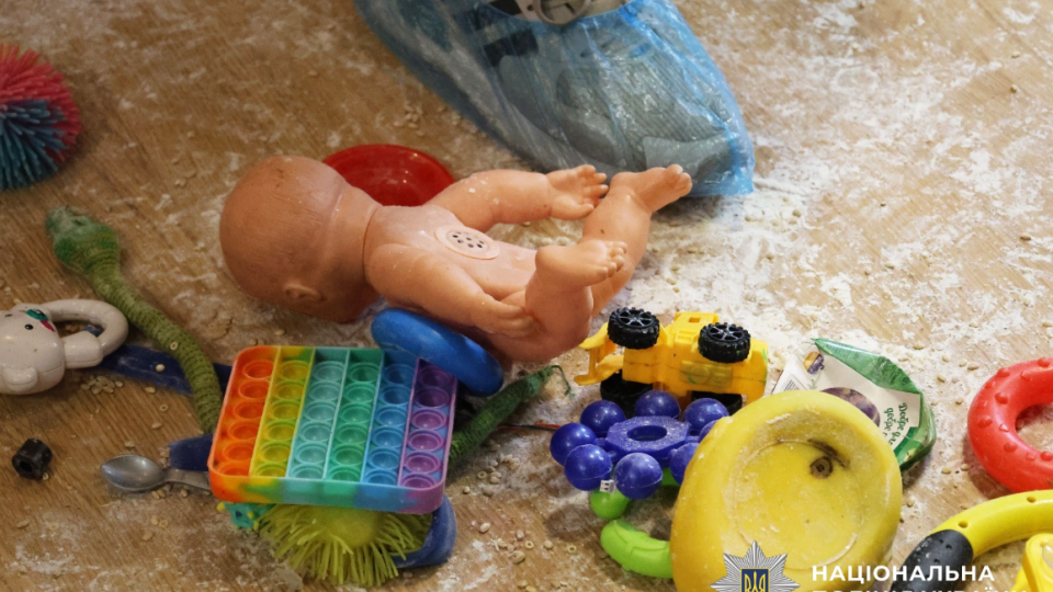 В Николаеве погибли двое детей, которых мать оставила дома одних: ушла на ночь, а вернулась пьяной