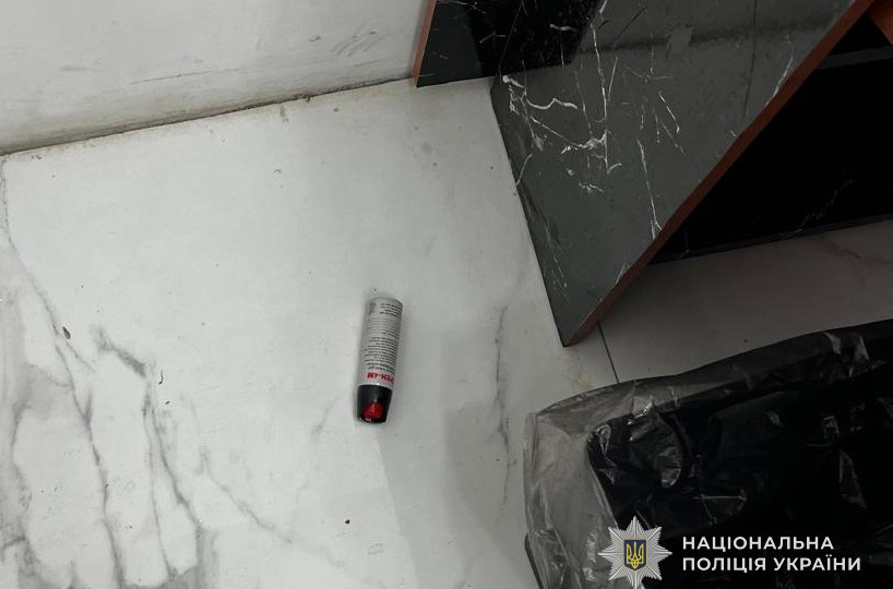 Во Львове пьяный мужчина напал на полицейского с газовым баллончиком — правоохранитель получил ожоги