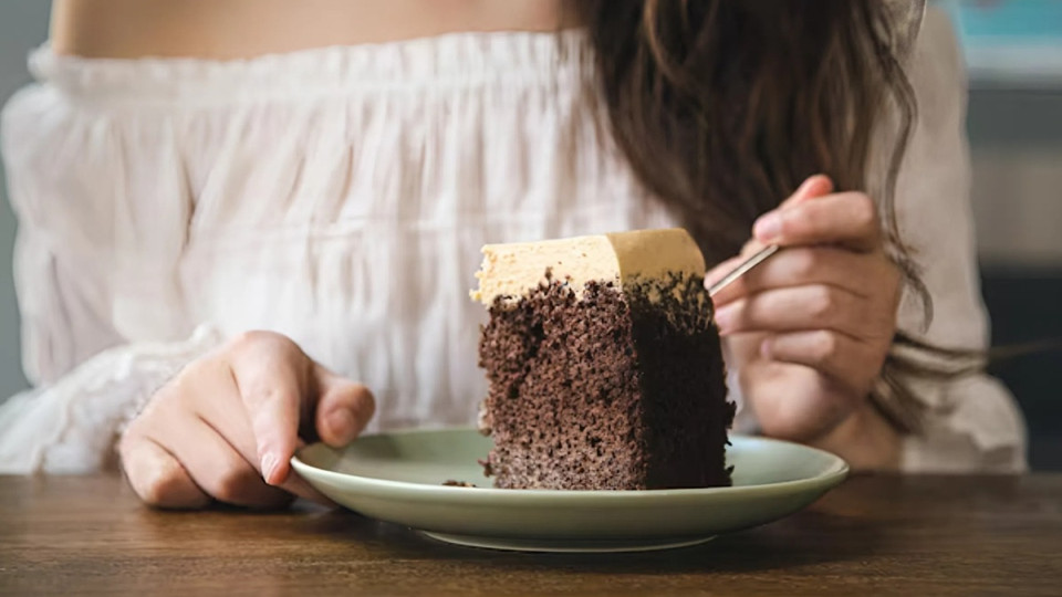 Женщина развелась с мужем после 25 лет брака — из-за куска торта, который он съел без разрешения