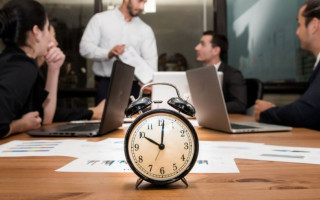 У Держпраці розповіли, які дії мають виконати роботодавці після переведення годинників