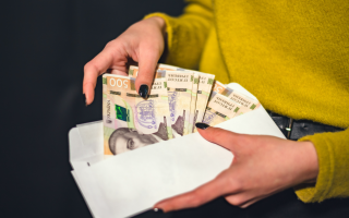 Как теперь будут начислять премии государственным служащим — разъяснение Седьмого ААС