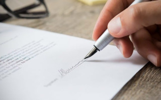 Судья Верховного Суда разъяснил, подтверждает ли экспертиза подписи отсутствие факта получения денег по расписке