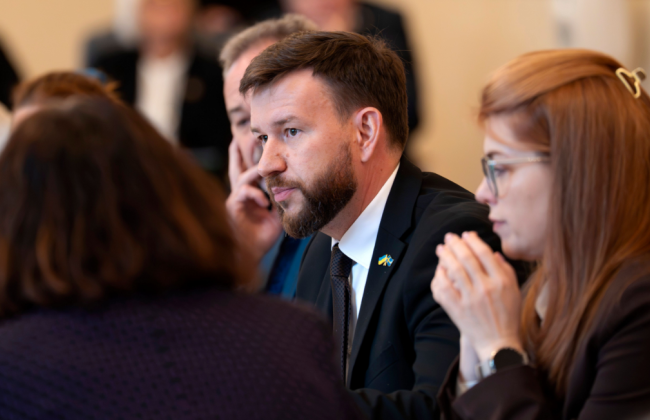 Общины, нуждающиеся в специалистах, могут помочь ВПЛ с оплатой жилья по льготным кредитам — Улютин