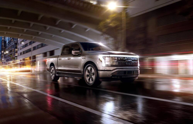 Ford отзывает почти 80 тысяч автомобилей из-за неисправности дверей и фонарей