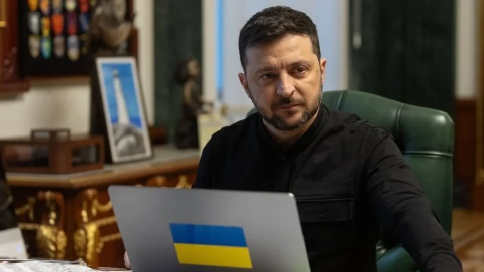 Зеленский анонсировал «зимнюю поддержку»: денежная помощь, фиксированные тарифы и бесплатные поездки по железной дороге