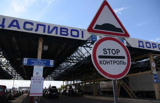 На границе с Польшей образовались пробки – сотня автомобилей стоят на одном из пунктов