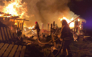 В Житомирской области посреди ночи загорелся деревянный дом – пожар унес жизни двух женщин