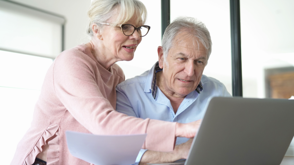 Українські пенсіонери, що живуть за кордоном, мають пройти ідентифікацію до 31 грудня — ПФУ