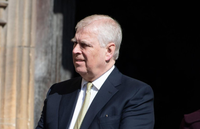 Принц Эндрю будет получать ежегодное денежное пособие после лишения титулов — The Guardian