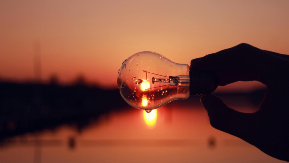 В понедельник в Украине снова будут отключения света — Укрэнерго обнародовало графики