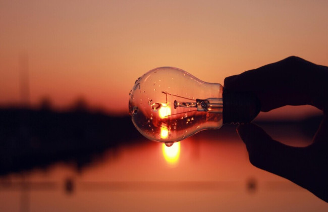 В понедельник в Украине снова будут отключения света — Укрэнерго обнародовало графики