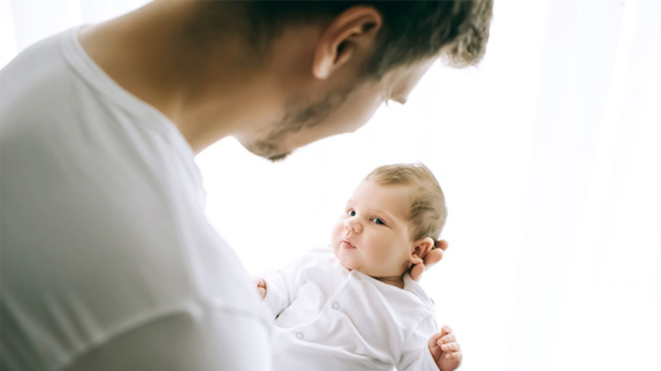 Ученые выяснили, почему мужчинам тоже стоит брать отпуск по уходу за ребенком