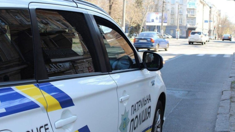 Інспектор патрульної служби під час чергування забрав шолом і тактичні рукавиці з місця ДТП і виставив на OLX