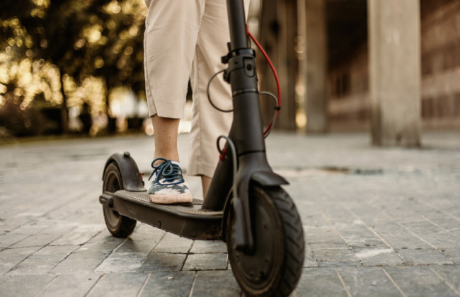 Водійка електросамоката відмовилася від огляду на стан сп’яніння: у суді пояснили, чому це адмінправопорушення